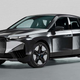 Imagen para el artículo titulado BMW ha creado un auto que cambia de color envuelto en papel electrónico
